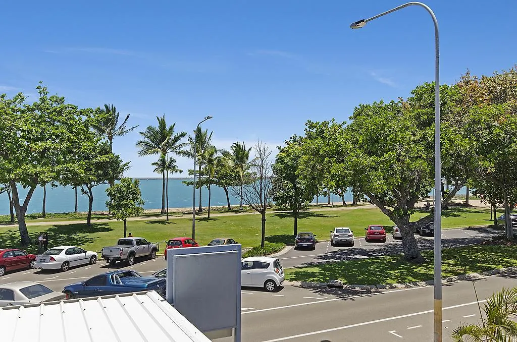 ***  Strand Motel Townsville Avustralya